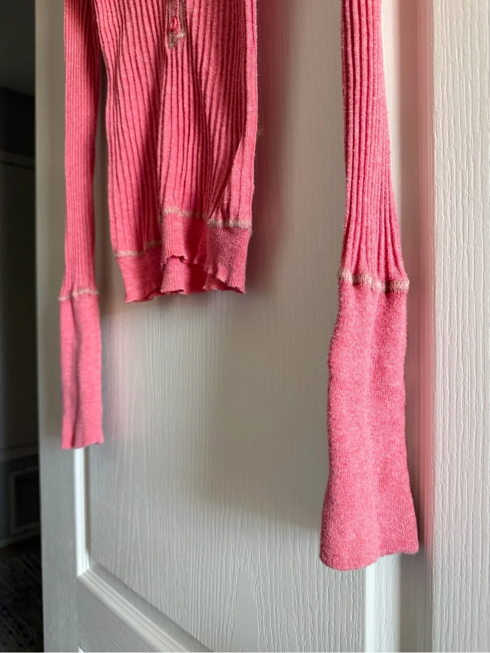 Hollister Pink Ribbed V-Neck Henley Sweater - Picture 3 of 9
